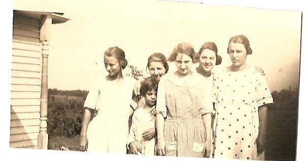 Stella Evans, Kathryn Merlo, Evelyn Mattivi (child), Edith Girotti, Delfina Cobb, and Cloa Girotti 